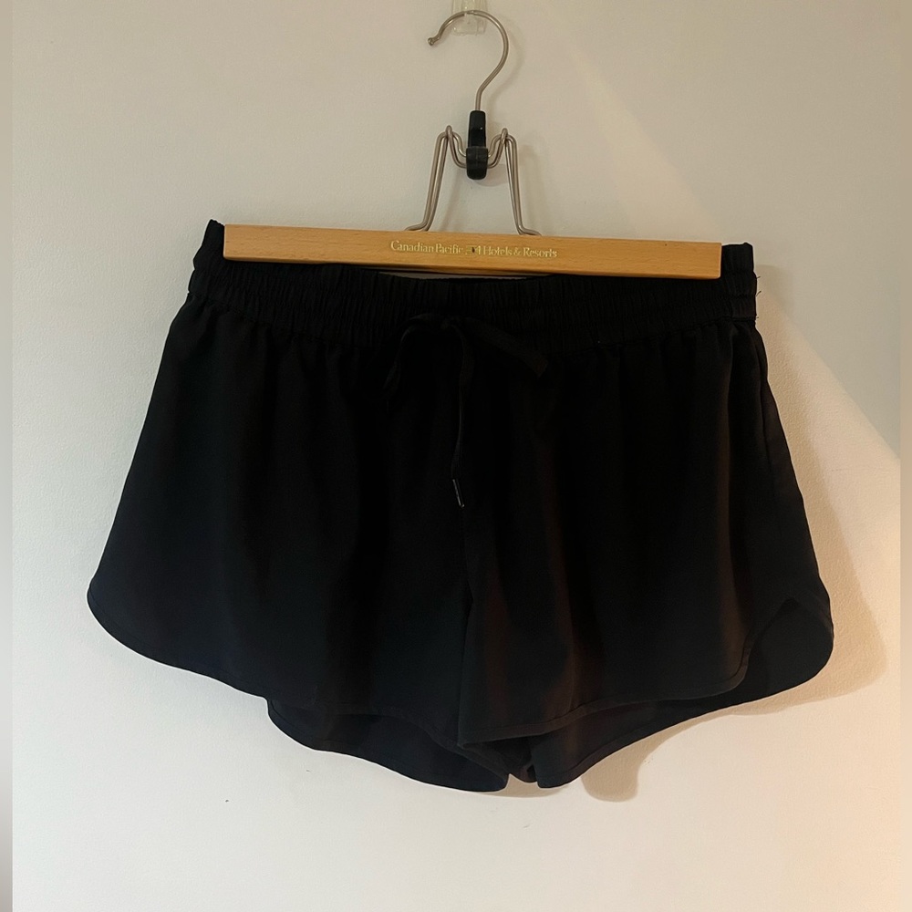 TNA LIGHTWEIGHT BLACK SHORTS